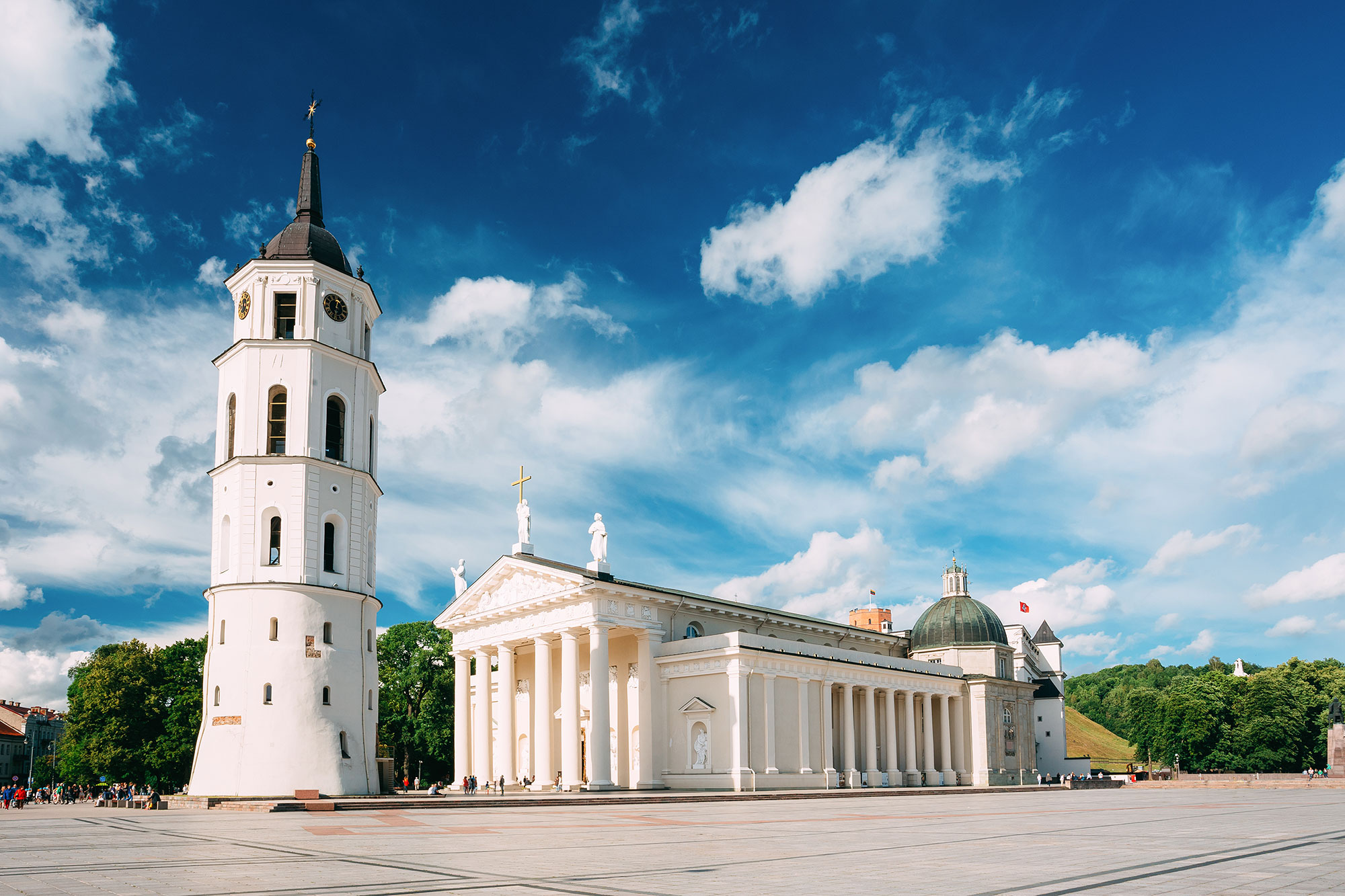 VilniusCathedralSquare01